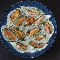 Mussels Half Shell./Dozen